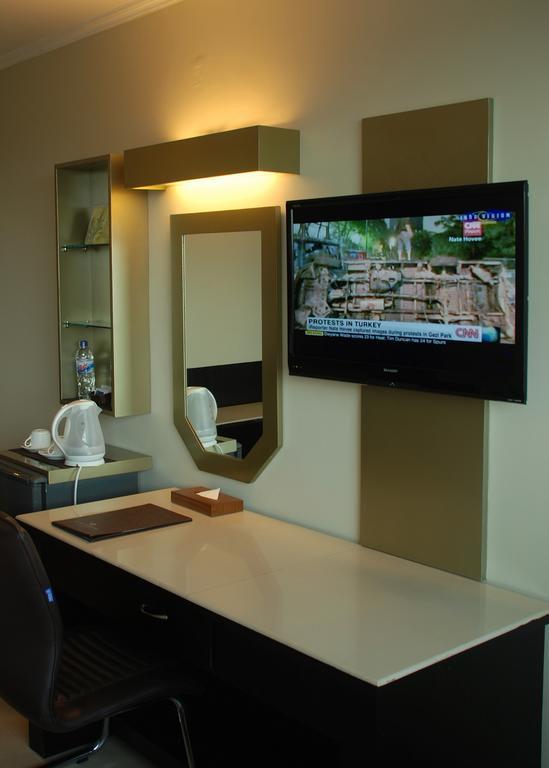 Hotel Gajahmada Понтианак Номер фото