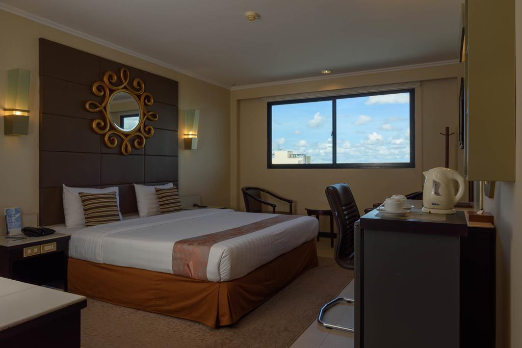 Hotel Gajahmada Понтианак Номер фото
