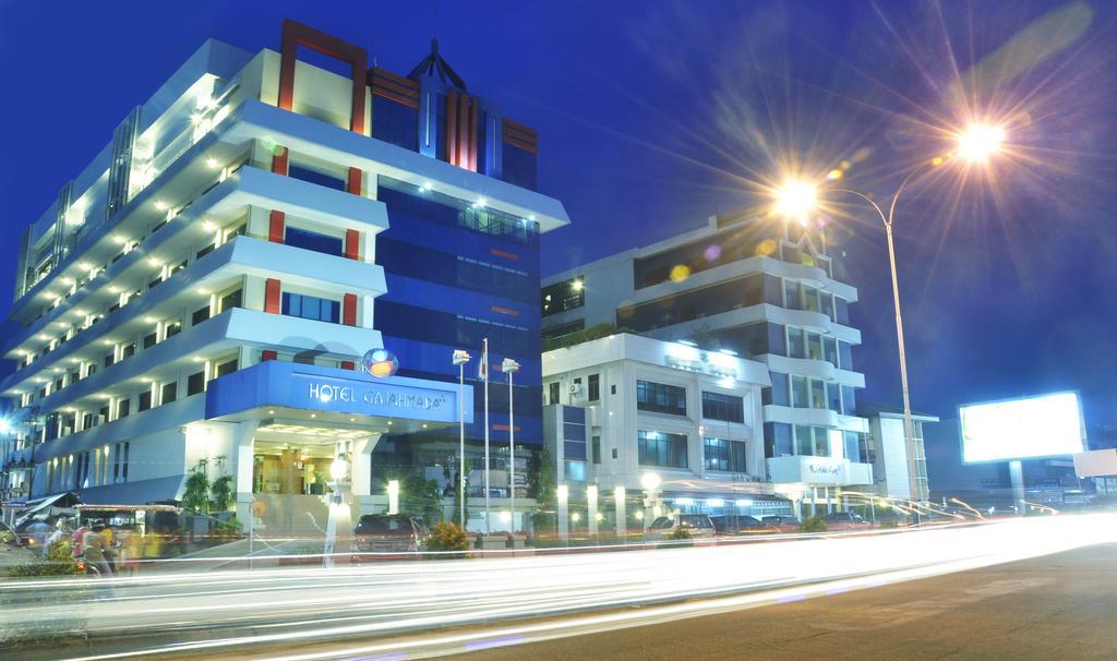 Hotel Gajahmada Понтианак Экстерьер фото