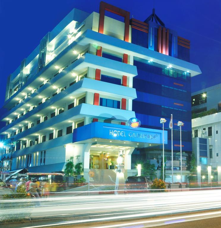 Hotel Gajahmada Понтианак Экстерьер фото