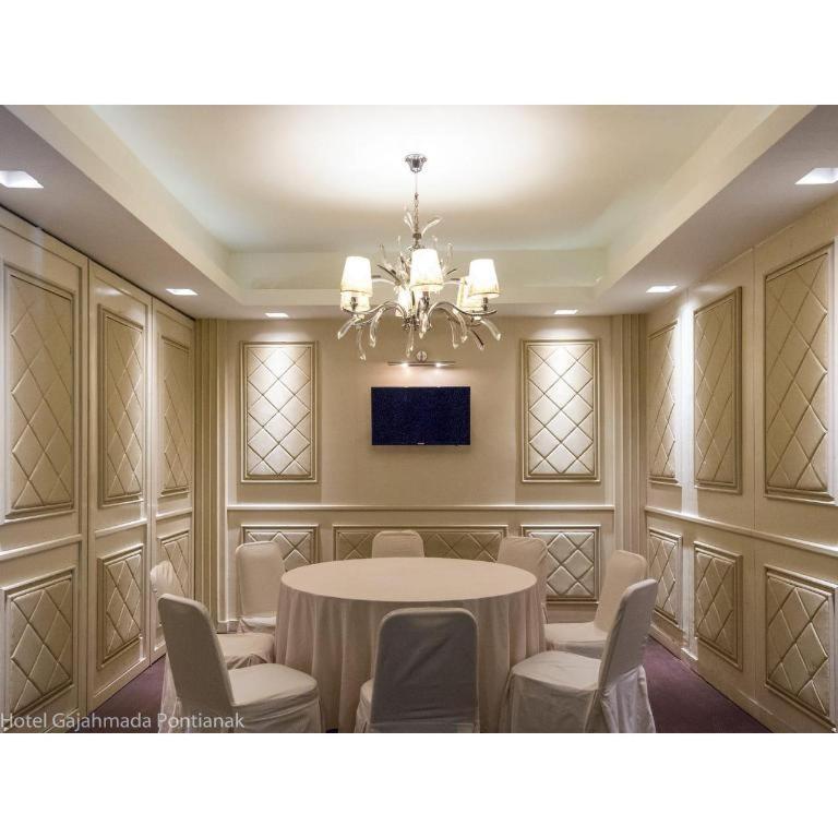 Hotel Gajahmada Понтианак Экстерьер фото