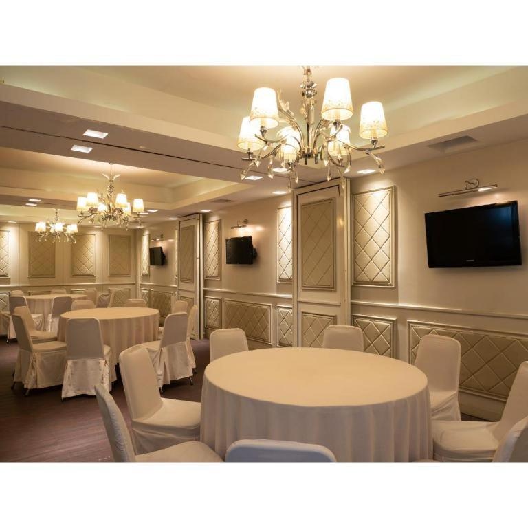 Hotel Gajahmada Понтианак Экстерьер фото