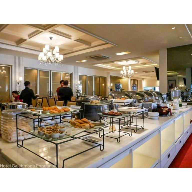 Hotel Gajahmada Понтианак Экстерьер фото