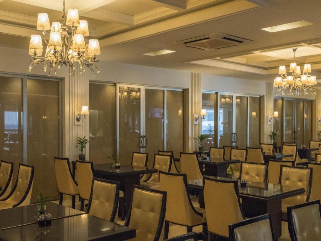 Hotel Gajahmada Понтианак Экстерьер фото