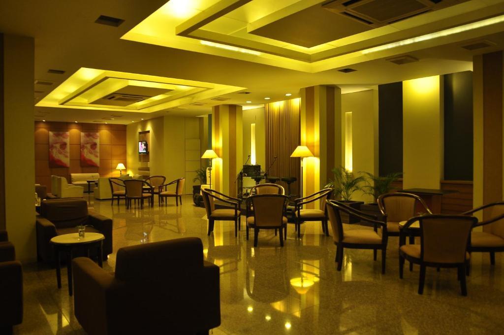 Hotel Gajahmada Понтианак Экстерьер фото