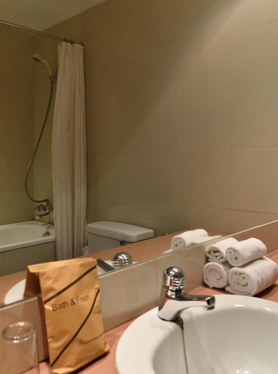 Hotel Gajahmada Понтианак Экстерьер фото