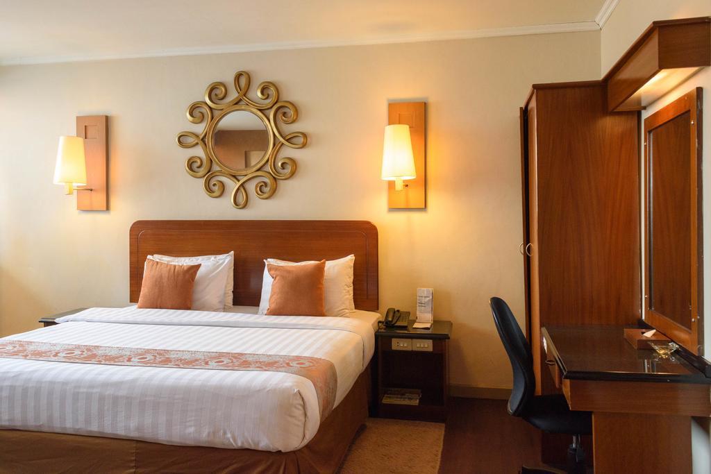 Hotel Gajahmada Понтианак Экстерьер фото