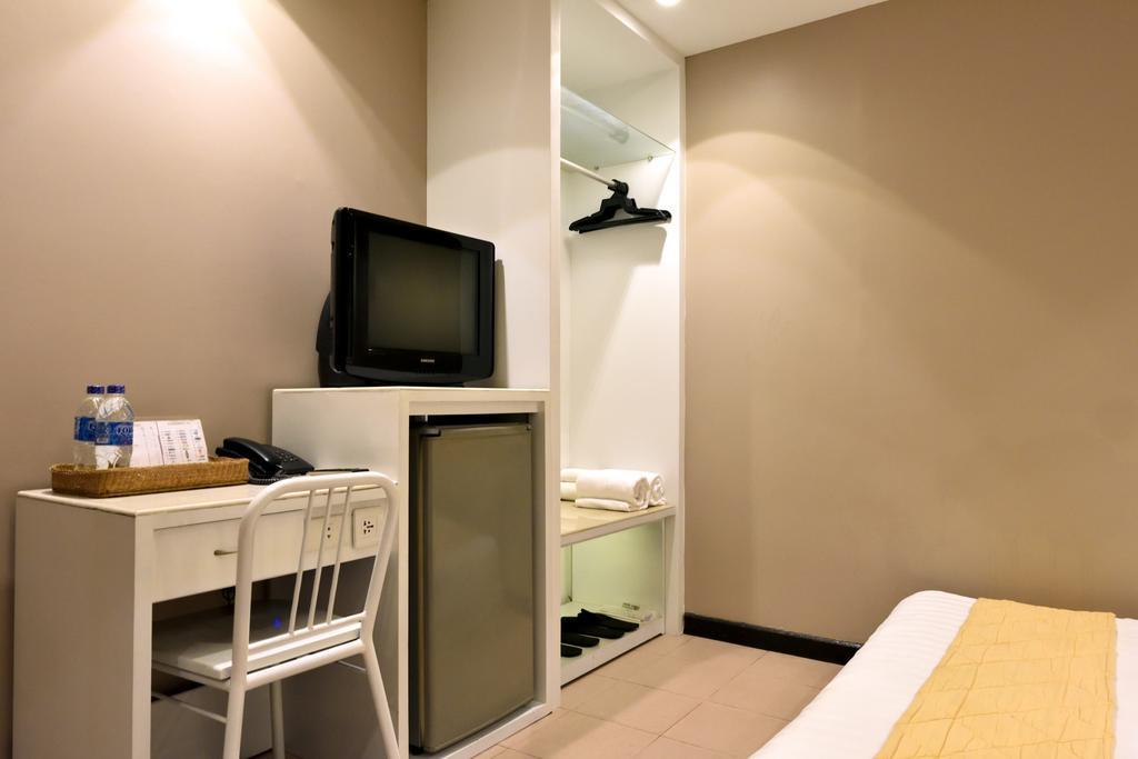 Hotel Gajahmada Понтианак Экстерьер фото