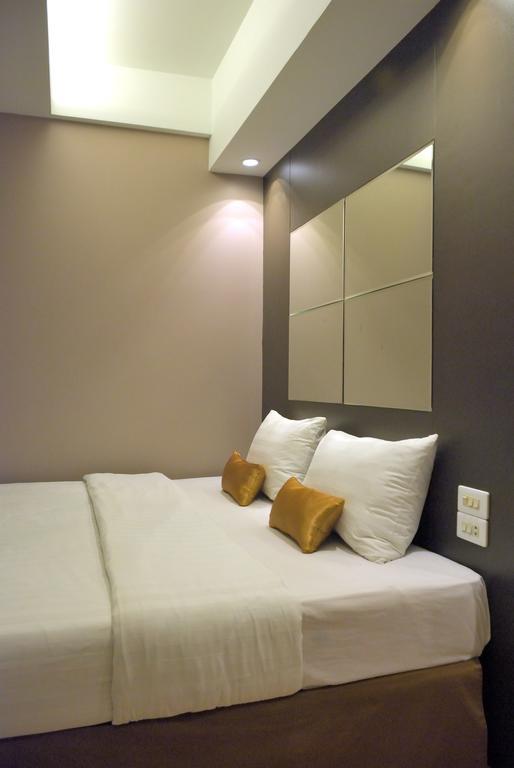 Hotel Gajahmada Понтианак Экстерьер фото