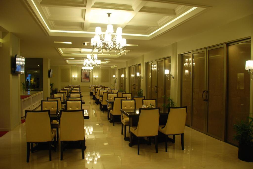 Hotel Gajahmada Понтианак Экстерьер фото